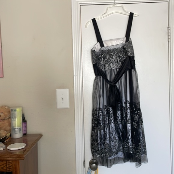 Dress Barn Collection sleeveless dress, size 6 - Picture 2 of 9